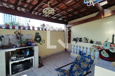 Casa à venda com 167m², 3 quartos e 2 vagas Casa à venda com 167m², 3 quartos e 2 vagasQuintal