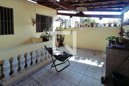 Casa à venda com 167m², 3 quartos e 2 vagas Casa à venda com 167m², 3 quartos e 2 vagasQuintal