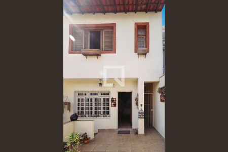 Casa à venda com 167m², 3 quartos e 2 vagas Casa à venda com 167m², 3 quartos e 2 vagasFachada interna