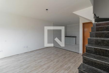 Sala de casa de condomínio para alugar com 2 quartos, 90m² em Vila Paranagua, São Paulo
