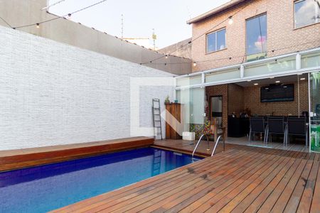 Casa à venda com 320m², 3 quartos e 2 vagas Casa à venda com 320m², 3 quartos e 2 vagasPiscina