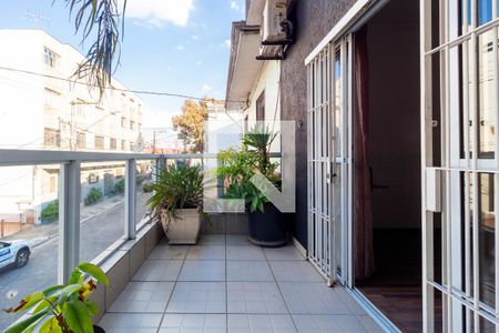 Casa à venda com 320m², 3 quartos e 2 vagas Casa à venda com 320m², 3 quartos e 2 vagasVaranda - Suíte