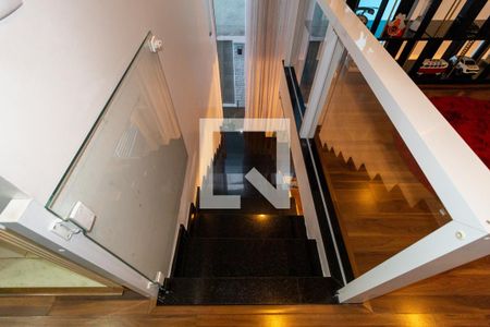 Casa à venda com 320m², 3 quartos e 2 vagas Casa à venda com 320m², 3 quartos e 2 vagasEscada