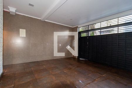 Casa à venda com 320m², 3 quartos e 2 vagas Casa à venda com 320m², 3 quartos e 2 vagasGaragem