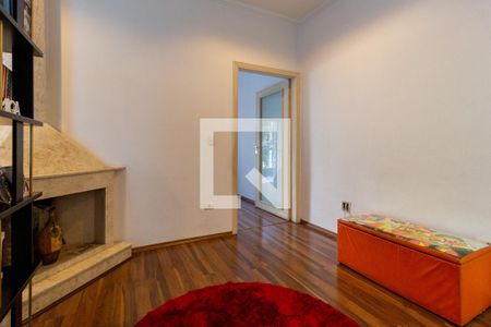 Casa à venda com 320m², 3 quartos e 2 vagas Casa à venda com 320m², 3 quartos e 2 vagasSala - Lareira