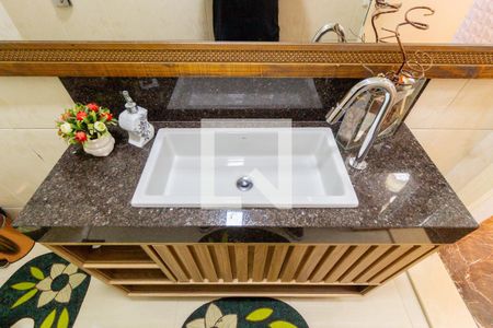 Casa à venda com 320m², 3 quartos e 2 vagas Casa à venda com 320m², 3 quartos e 2 vagasDetalhe - Lavabo