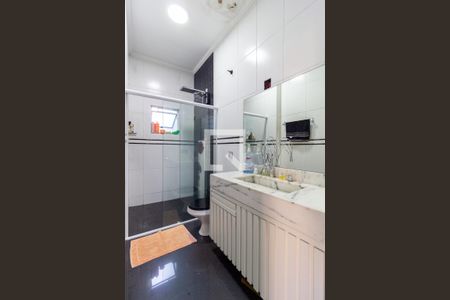 Casa à venda com 320m², 3 quartos e 2 vagas Casa à venda com 320m², 3 quartos e 2 vagasBanheiro - Suíte