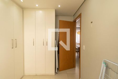 Quarto 1 de apartamento para alugar com 2 quartos, 51m² em Pinheirinho, Curitiba