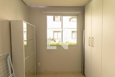 Quarto 1 de apartamento para alugar com 2 quartos, 51m² em Pinheirinho, Curitiba