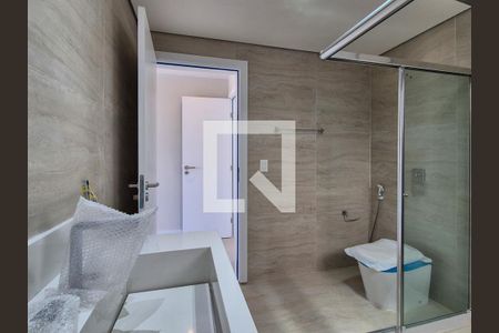Casa de condomínio à venda com 450m², 4 quartos e 2 vagas Casa de condomínio à venda com 450m², 4 quartos e 2 vagasBanheiro da suite 1