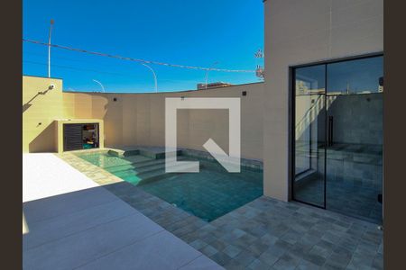 Casa de condomínio à venda com 450m², 4 quartos e 2 vagas Casa de condomínio à venda com 450m², 4 quartos e 2 vagasÁrea externa