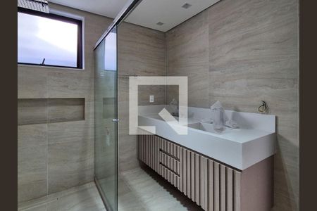 Casa de condomínio à venda com 450m², 4 quartos e 2 vagas Casa de condomínio à venda com 450m², 4 quartos e 2 vagasBanheiro da suite 1