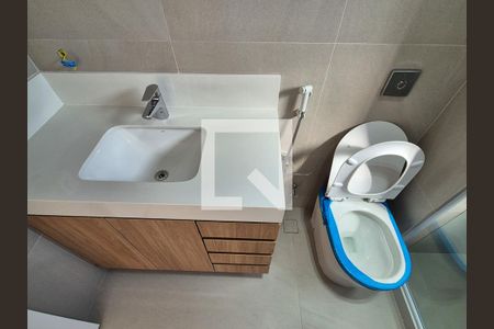 Casa de condomínio à venda com 450m², 4 quartos e 2 vagas Casa de condomínio à venda com 450m², 4 quartos e 2 vagasBanheiro da Suíte 2