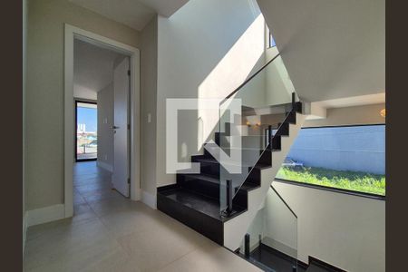 Casa de condomínio à venda com 450m², 4 quartos e 2 vagas Casa de condomínio à venda com 450m², 4 quartos e 2 vagasHall