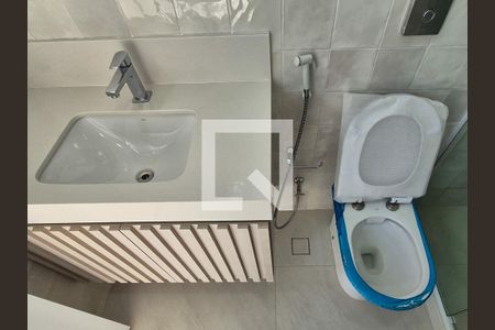 Casa de condomínio à venda com 450m², 4 quartos e 2 vagas Casa de condomínio à venda com 450m², 4 quartos e 2 vagasBanheiro 2