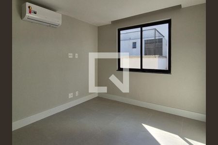 Casa de condomínio à venda com 450m², 4 quartos e 2 vagas Casa de condomínio à venda com 450m², 4 quartos e 2 vagasSuite 3