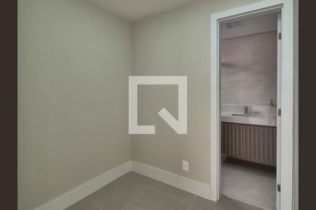 Casa de condomínio à venda com 450m², 4 quartos e 2 vagas Casa de condomínio à venda com 450m², 4 quartos e 2 vagasSuite 3