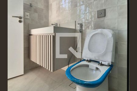 Casa de condomínio à venda com 450m², 4 quartos e 2 vagas Casa de condomínio à venda com 450m², 4 quartos e 2 vagasBanheiro 2