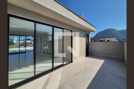 Casa de condomínio à venda com 450m², 4 quartos e 2 vagas Casa de condomínio à venda com 450m², 4 quartos e 2 vagasSacada