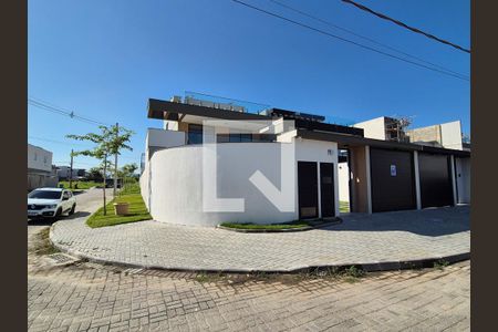 Casa de condomínio à venda com 450m², 4 quartos e 2 vagas Casa de condomínio à venda com 450m², 4 quartos e 2 vagasFachada