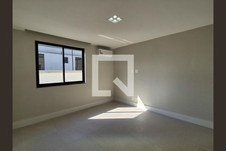 Casa de condomínio à venda com 450m², 4 quartos e 2 vagas Casa de condomínio à venda com 450m², 4 quartos e 2 vagasSuite 2