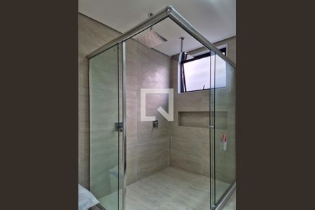 Casa de condomínio à venda com 450m², 4 quartos e 2 vagas Casa de condomínio à venda com 450m², 4 quartos e 2 vagasBanheiro da Suíte 1