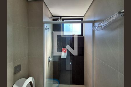 Casa de condomínio à venda com 450m², 4 quartos e 2 vagas Casa de condomínio à venda com 450m², 4 quartos e 2 vagasBanheiro da Suíte 2