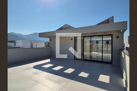 Casa de condomínio à venda com 450m², 4 quartos e 2 vagas Casa de condomínio à venda com 450m², 4 quartos e 2 vagasSacada
