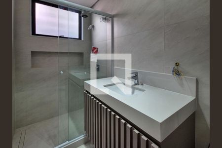 Casa de condomínio à venda com 450m², 4 quartos e 2 vagas Casa de condomínio à venda com 450m², 4 quartos e 2 vagasBanheiro da Suite 3