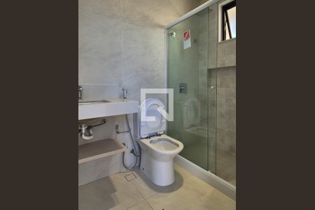 Casa de condomínio à venda com 450m², 4 quartos e 2 vagas Casa de condomínio à venda com 450m², 4 quartos e 2 vagasBanheiro 3