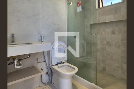 Casa de condomínio à venda com 450m², 4 quartos e 2 vagas Casa de condomínio à venda com 450m², 4 quartos e 2 vagasBanheiro 3