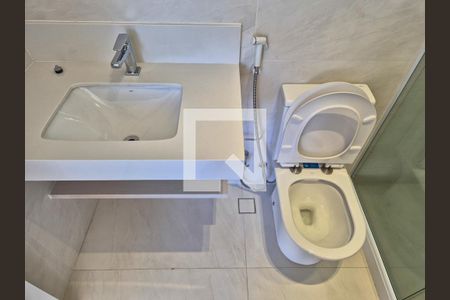 Casa de condomínio à venda com 450m², 4 quartos e 2 vagas Casa de condomínio à venda com 450m², 4 quartos e 2 vagasBanheiro 3