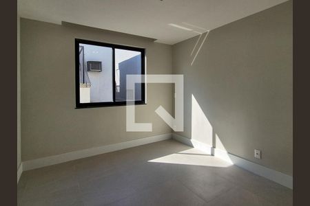 Casa de condomínio à venda com 450m², 4 quartos e 2 vagas Casa de condomínio à venda com 450m², 4 quartos e 2 vagasSuite 3