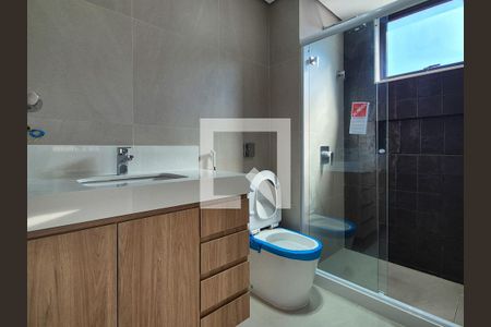 Casa de condomínio à venda com 450m², 4 quartos e 2 vagas Casa de condomínio à venda com 450m², 4 quartos e 2 vagasBanheiro da Suíte 2