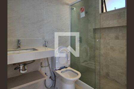 Casa de condomínio à venda com 450m², 4 quartos e 2 vagas Casa de condomínio à venda com 450m², 4 quartos e 2 vagasBanheiro 3