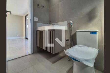 Casa de condomínio à venda com 450m², 4 quartos e 2 vagas Casa de condomínio à venda com 450m², 4 quartos e 2 vagasBanheiro