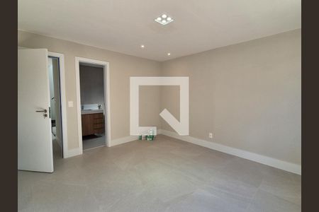 Casa de condomínio à venda com 450m², 4 quartos e 2 vagas Casa de condomínio à venda com 450m², 4 quartos e 2 vagasSuite 2