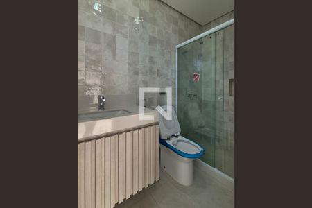 Casa de condomínio à venda com 450m², 4 quartos e 2 vagas Casa de condomínio à venda com 450m², 4 quartos e 2 vagasBanheiro 2