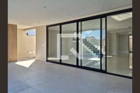 Casa de condomínio à venda com 450m², 4 quartos e 2 vagas Casa de condomínio à venda com 450m², 4 quartos e 2 vagasVaranda gourmet