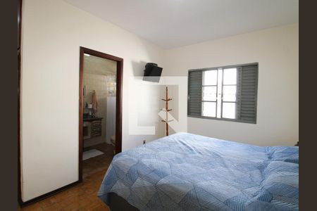 Suíte de casa para alugar com 6 quartos, 307m² em Jardim Guanca, São Paulo