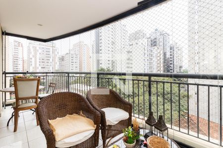 Varanda de apartamento para alugar com 3 quartos, 145m² em Itaim Bibi, São Paulo