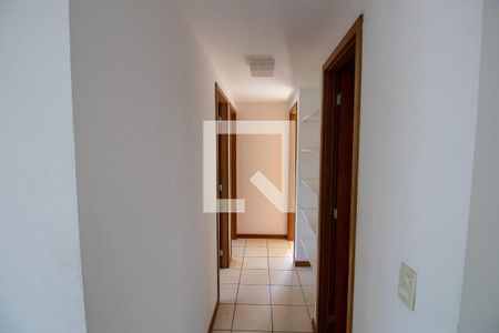 corredor de apartamento para alugar com 3 quartos, 70m² em Jacarepaguá, Rio de Janeiro