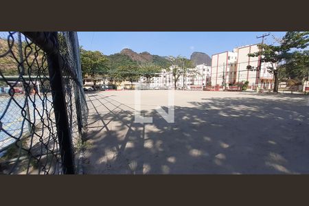 Casa de condomínio para alugar com 90m², 3 quartos e 2 vagasCampo de Futebol