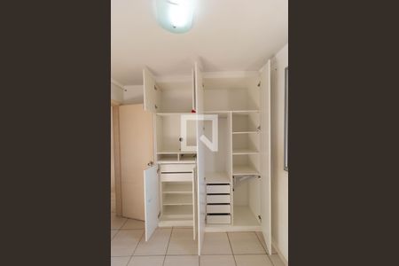 Apartamento para alugar com 54m², 3 quartos e 1 vaga Apartamento para alugar com 54m², 3 quartos e 1 vagaQuarto 02 - Armário