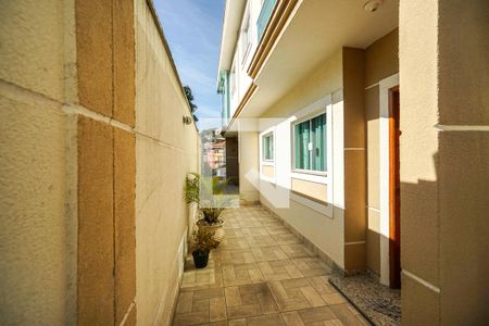 Casa de condomínio para alugar com 90m², 2 quartos e 2 vagas Casa de condomínio para alugar com 90m², 2 quartos e 2 vagasCorredor externo