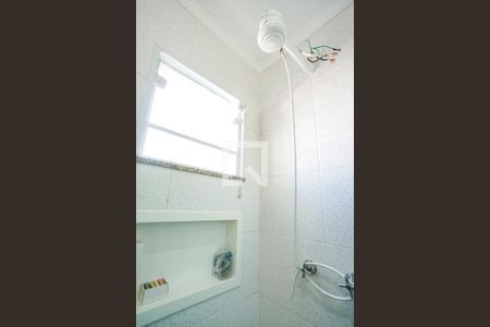 Casa de condomínio para alugar com 90m², 2 quartos e 2 vagas Casa de condomínio para alugar com 90m², 2 quartos e 2 vagasChuveiro