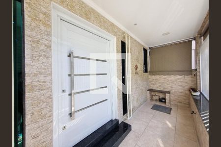 Casa à venda com 220m², 3 quartos e 2 vagas Casa à venda com 220m², 3 quartos e 2 vagasVaranda