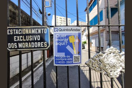 Casa à venda com 220m², 3 quartos e 2 vagas Casa à venda com 220m², 3 quartos e 2 vagasPlaquinha instalada