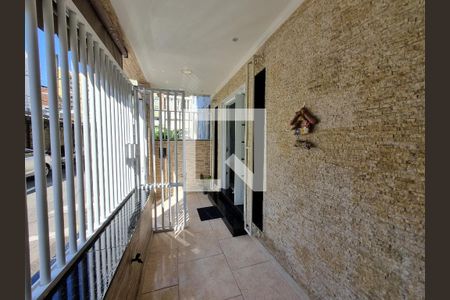 Casa à venda com 220m², 3 quartos e 2 vagas Casa à venda com 220m², 3 quartos e 2 vagasVaranda