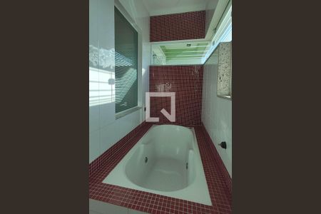 Casa para alugar com 216m², 4 quartos e 5 vagasBanheiro da Suite 2